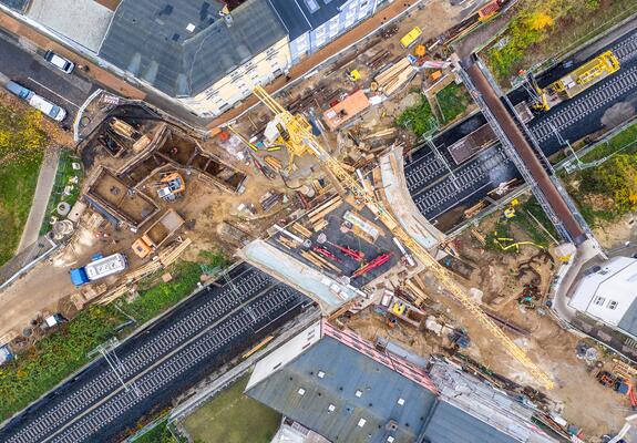 Der Blick auf die bisher anspruchsvollste Baustelle der Brückenköpfe in der Wallstraße. Im kommenden Jahr wird das Projekt endgültig abgeschlossen, Foto: Jörn Lehmann