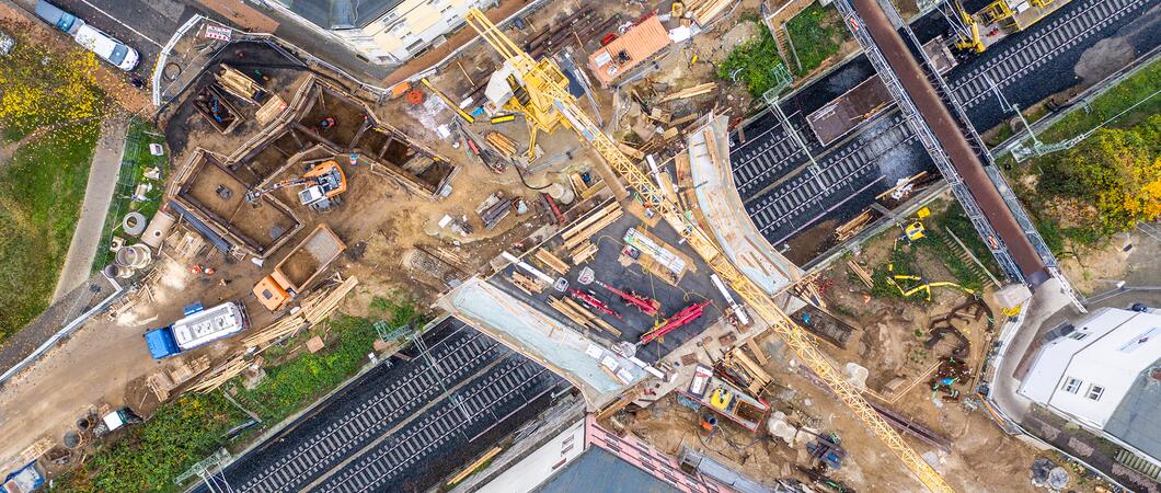 Der Blick auf die bisher anspruchsvollste Baustelle der Brückenköpfe in der Wallstraße. Im kommenden Jahr wird das Projekt endgültig abgeschlossen, Foto: Jörn Lehmann
