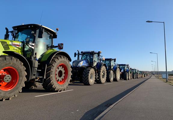 Am Freitag wird es in Schwerin aufgrund einer Versammlung zu Einschränkungen des Straßenverkehrs kommen. Der Landesbauernverband plant eine Petitionsübergabe verbunden mit einem Traktorkorso.
