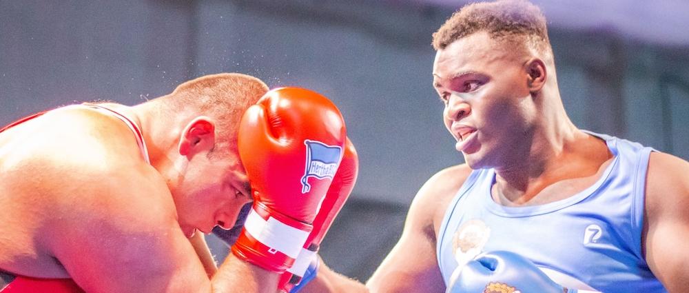 Superschwergewichtler Nelvie Tiafack trifft auf U19-Weltmeister Dainier Pero