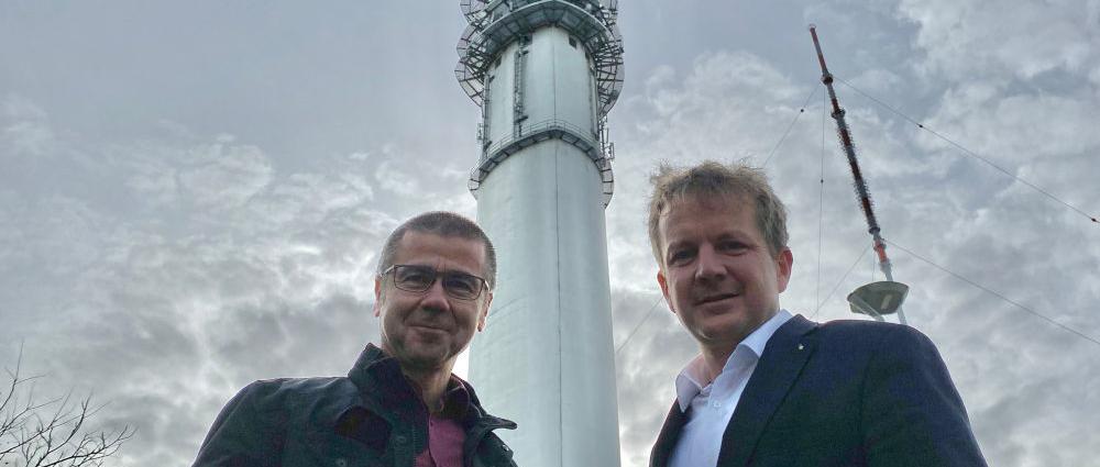 Bundestagsabgeordneten Frank Junge und Oberbürgermeister Rico Badenschier bemühen sich darum, den Fernsehturm wiederzueröffnen
