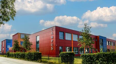 Der Campus am Schweriner Ziegelsee bietet Bachelor-Studiengänge für Gesundheits- und Sozialberufe.