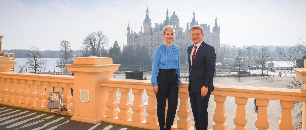 Ganz Deutschland ist am 3. Oktober in Schwerin vereint und feiert gemeinsam den Tag der Deutschen Einheit 2024.