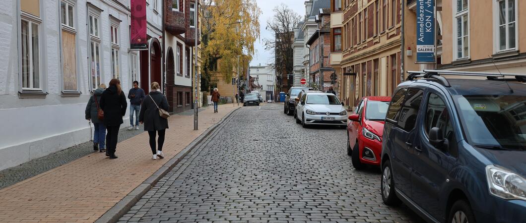 Ausnahmeregelung zum zonenübergreifenden Bewohnerparken wird aufgrund der weiterhin hohen Bauintensität im gesamten Innenstadtbereich und zahlreicher Großbaustellen noch einmal bis Ende 2025 verlängert.