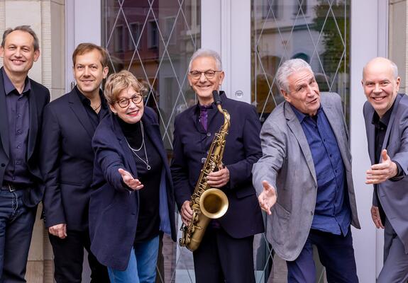 Das Uschi Brüning und Günther Fischer Quintett begeistert am 9. Mai im Filmpalast Capitol mit Jazzmusik | Foto: Dieter Lück