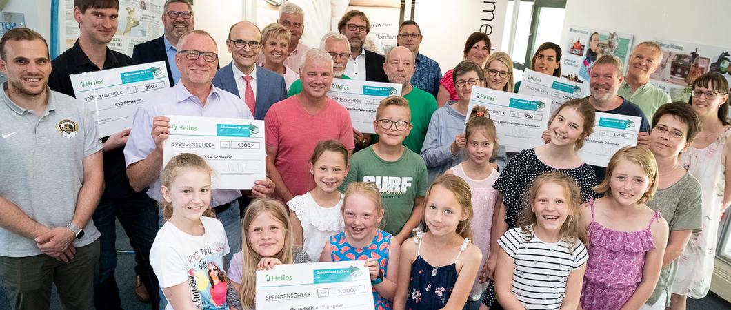 Es ist wieder soweit: Die Helios Kliniken Schwerin wollen auch im Jahr 2021 Vereine der Region unterstützen. Gemeinsam mit der Schweriner Volkszeitung startete deshalb Mitte April wieder die Aktion „Zehntausend für Zehn“.