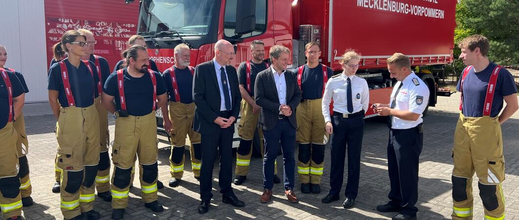 Das neue Wechselladerfahrzeug für den Katastrophenschutz stand noch keine zwei Wochen auf dem Hof der Berufsfeuerwehr und war schon im Einsatz