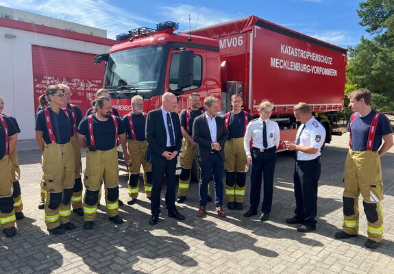 Das neue Wechselladerfahrzeug für den Katastrophenschutz stand noch keine zwei Wochen auf dem Hof der Berufsfeuerwehr und war schon im Einsatz