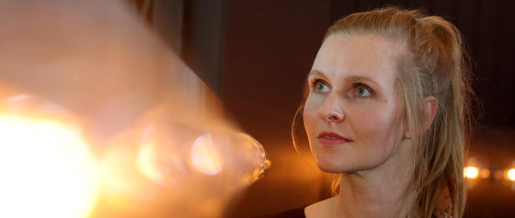 Die Bühnenbildnerin Sarah-Katharina Karl ist in der Kategorie Raum für ihr Bühnenbild der Operninszenierung „Le Grand Macabre“ am Mecklenburgischen Staatstheater für den renommierten Theaterpreis DER FAUST nominiert worden.