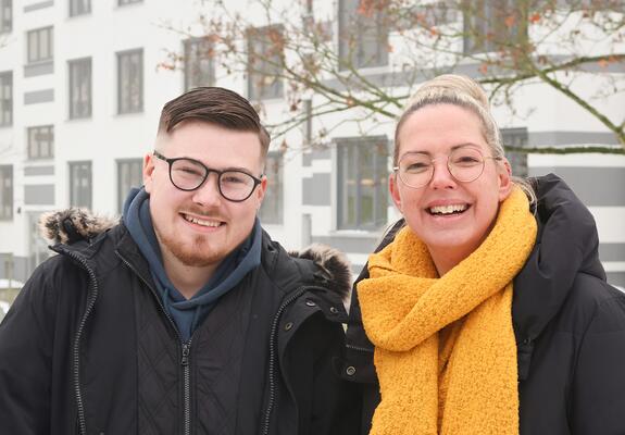 Rund 400 Mitarbeitende bei ANKER Sozialarbeit und den Dreescher Werkstätten begleiten Menschen mit psychischer Beeinträchtigung oder geistiger Behinderung an über 30 Standorten mit mehr als 40 verschiedenen Angeboten in Schwerin.