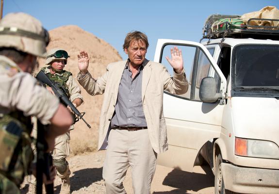In „Waffenstillstand“ aus 2009 spielt Matthias Habich den Arzt Alain Laroche und beschließt in einer 24-stündigen Feuerpause, mit einer Niederländerin dringend benötigte Hilfsgüter von Bagdad nach Falludscha zu transportieren