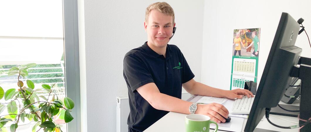 Nikolas Giese sieht seine Stärke im Kontakt zu den Mietern. Der ehemalige Auszubildende zum Immobilienkaufmann ist seit Juni im Kunden- und Reparaturservice tätig.