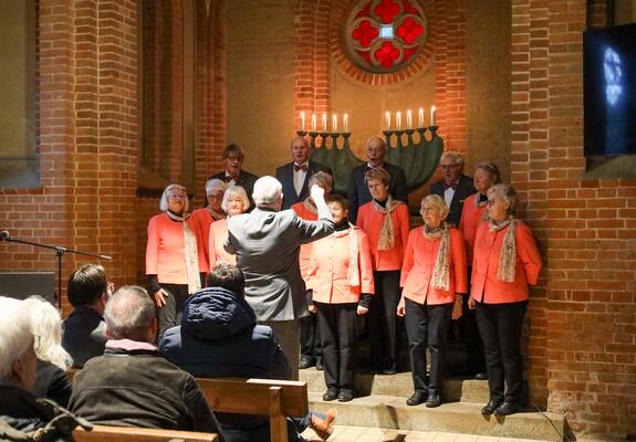 Kürzlich konnte der Postchor Schwerin e.V.  seinen 75. Geburtstag begehen. Die 25 Sängerinnen und 6 Sänger trafen sich zu einer gemütlichen Geburtstagsfeier mit ehemaligen Vereinsmitgliedern und weiteren Gästen.