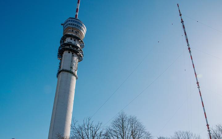 Schweriner-Fernsehturm-im Sonnenlicht c maxpress content 2