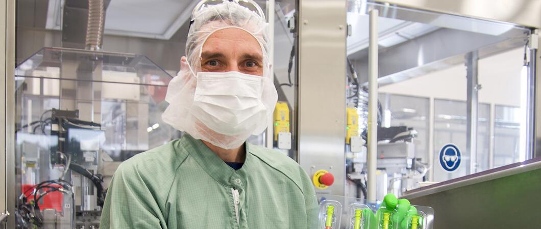 Axel Schröder – vom Koch zum Maschinenbediener für Insulinpumpen
