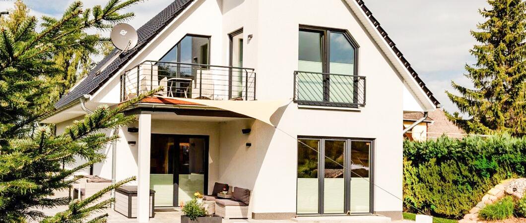 Wittenförden oder Consrade – zwei attraktive Baugebiete vor den Toren Schwerins bieten die perfekte Grundlage für das individuelle Eigenheim. Mit Elbe-Haus® wird der Traum vom eigenen Haus stressfrei und maßgeschneidert Wirklichkeit.