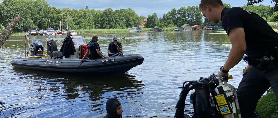 Die sechs Polizeitaucher um Tauchgruppenführer Andrej Tielebein werden normalerweise herangezogen, um Beweismittel, vermisste Personen oder Diebesgut unter Wasser zu finden.