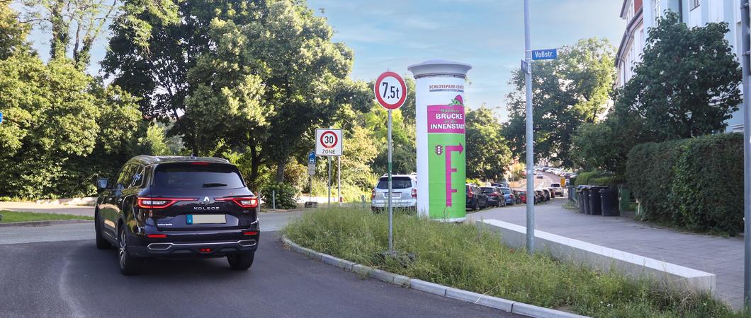 Verdeckte Geschwindigkeitsmessungen der Stadt in der Voßstraße haben ergeben, dass sich die Mehrheit der Kraftfahrer an die vorgeschriebenen 30 Stundenkilometer halten