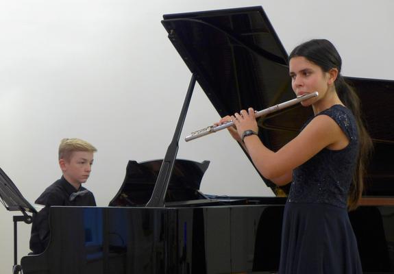 Am vergangenen Wochenende 26. und 27.03.2022 wurde der Landeswettbewerb Jugend musiziert in Stralsund ausgetragen. Wie so häufig mischten auch diesmal die Schülerinnen und Schüler des Konservatorium Schwerin mit ihren hervorragenden Ergebnissen ganz vorn