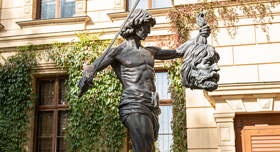 Skulptur-Denkmal-Schwerin-David-gegen-Goliath c maxpress liste