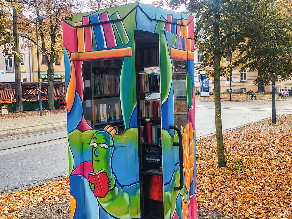Auf dem Platz der Freiheit können Bücherfans ausgelesene Exemplare gegen neue eintauschen
