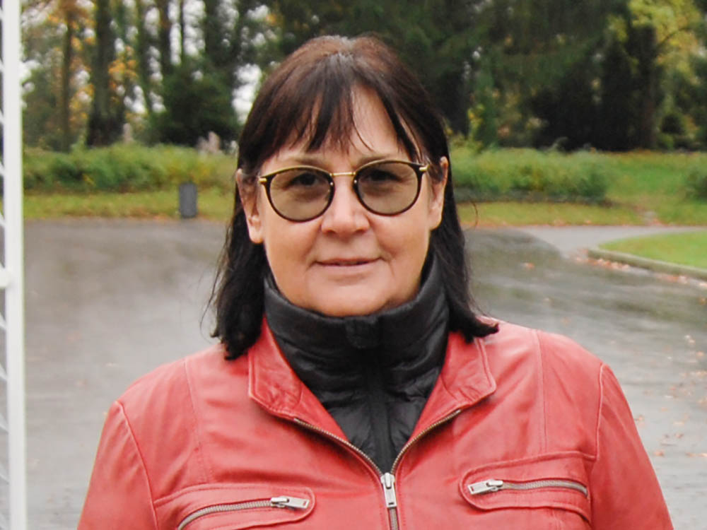 Martina Stanelle von der Friedhofsverwaltung