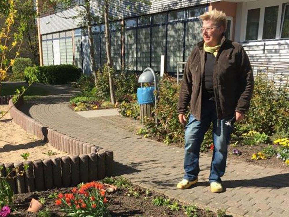 Ihren Nachbarn wohl bekannt ist Ingrid Koch, denn sie macht den Vorgarten in der Lessingstraße seit Jahren für alle schön