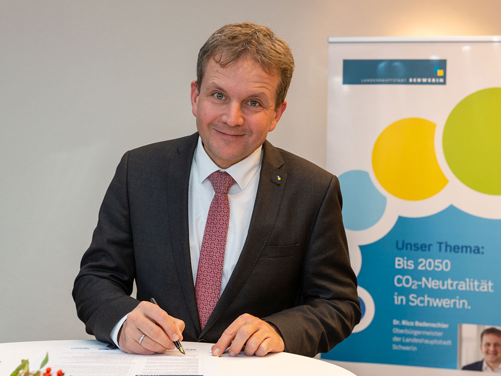 Auch Oberbürgermeister Dr. Rico Badenschier unterzeichnete die Schweriner Erklärung und fordert die Bürgerinnen und Bürger zum Mitmachen beim Klimaschutz auf