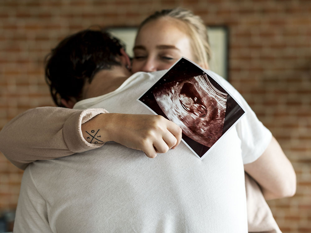 Mit der App „AOK Schwanger“ gut auf die Geburt vorbereitet sein