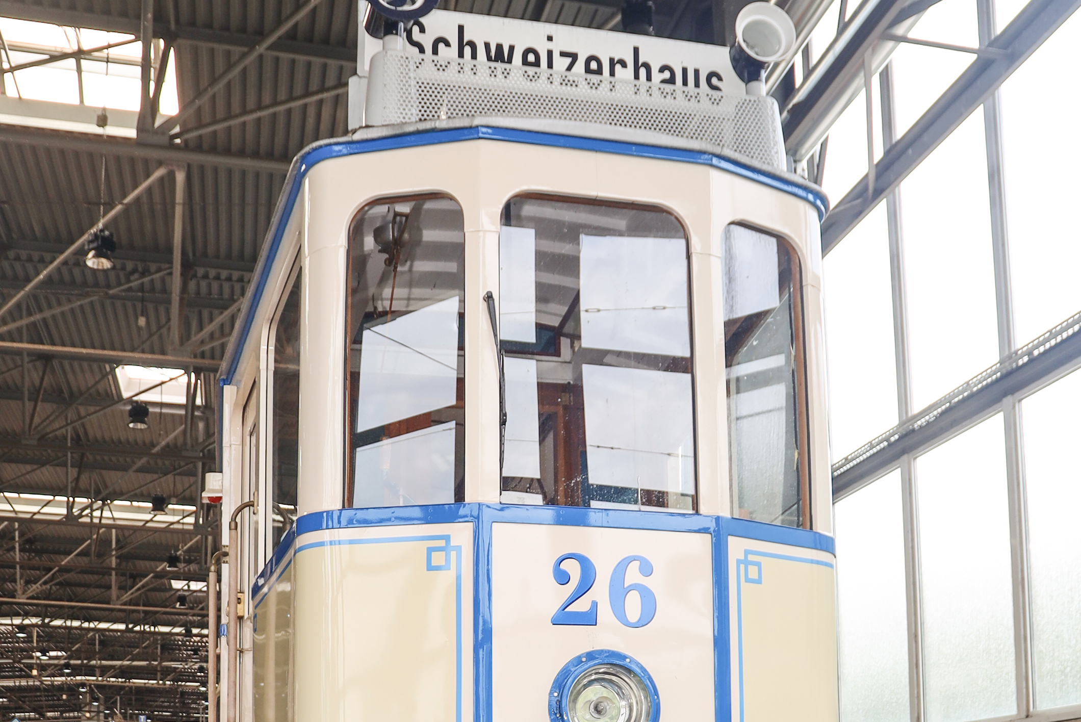 Mit dem historischen Triebwagen 26  des Nahverkehr Schwerin zum Verkaufsoffenen Sonntag