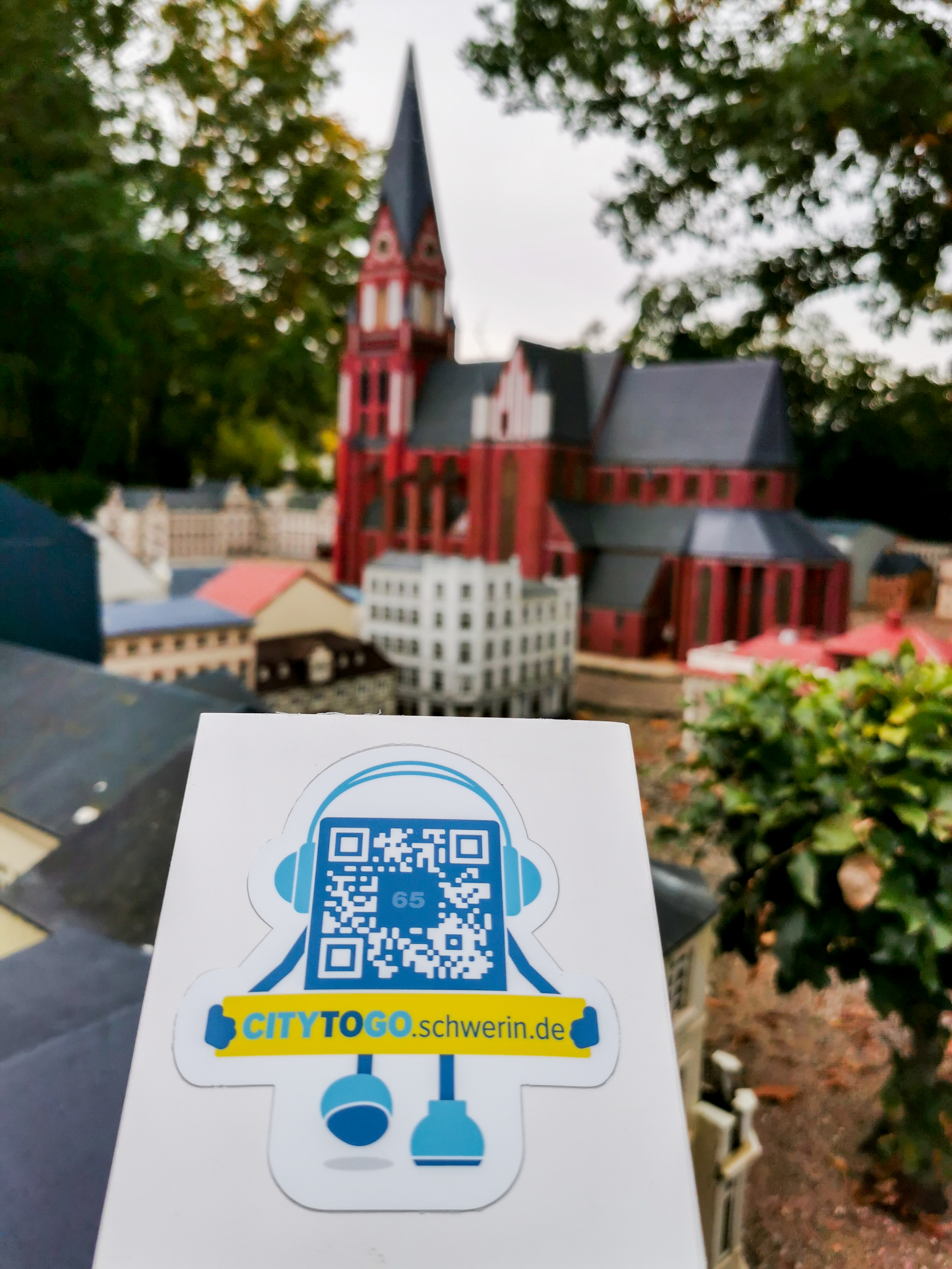 Der Altstädtische Markt und der Dom lassen sich mit CITYTOGO im Miniaturenpark „Lütt Schwerin“ jetzt auch  akustisch entdecken