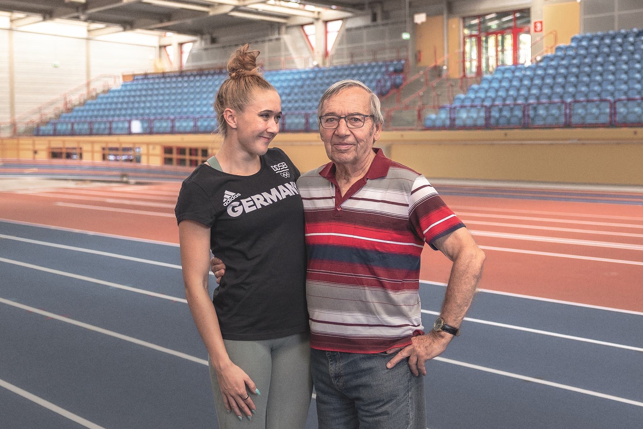 v.l.: Rebekka Haase, Sprinterin Team D, und Rolf Kohlmann, Jugendtrainer